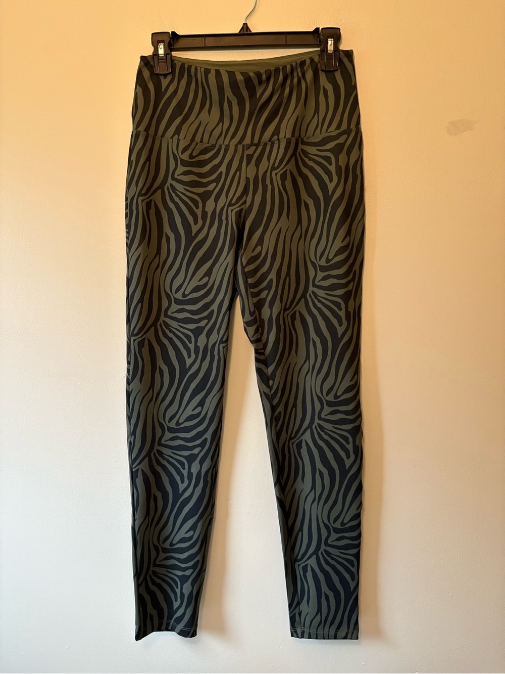 Ruby Ribbon High-Waist Zebra Print Leggings in Olive and Black, Size Large